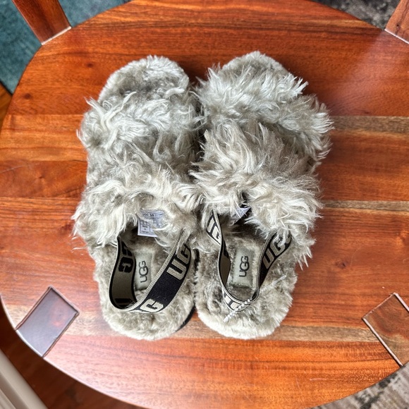 UGG Women's Fluff Sugar Burnt Olive Sandal - Picture 9 of 16